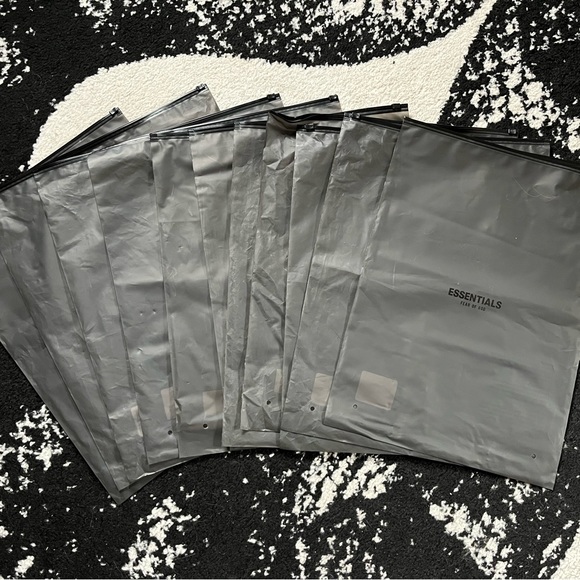 11 REUSABLE ESSENTIALS RETAIL BAGS